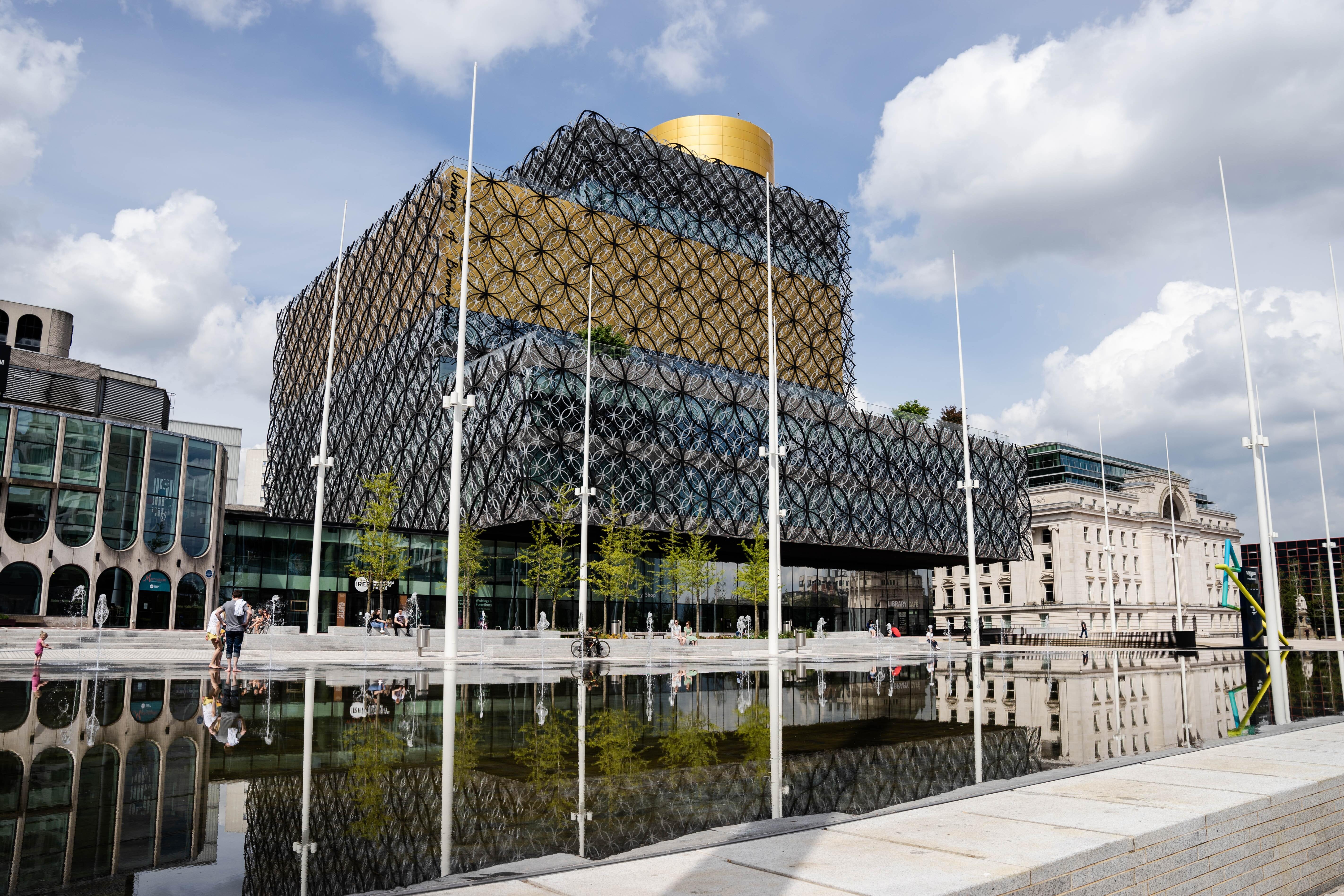 Birmingham library with water fountain in view